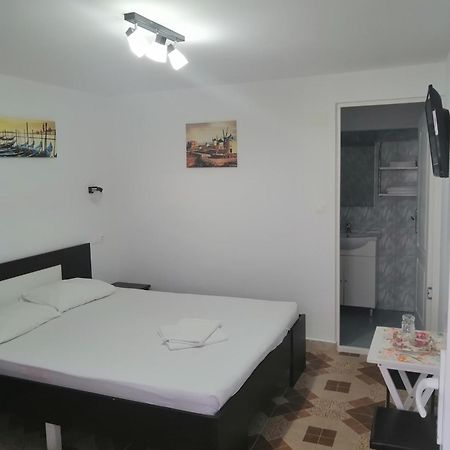 ホテル Casa Alexandru ドウア・マ エクステリア 写真