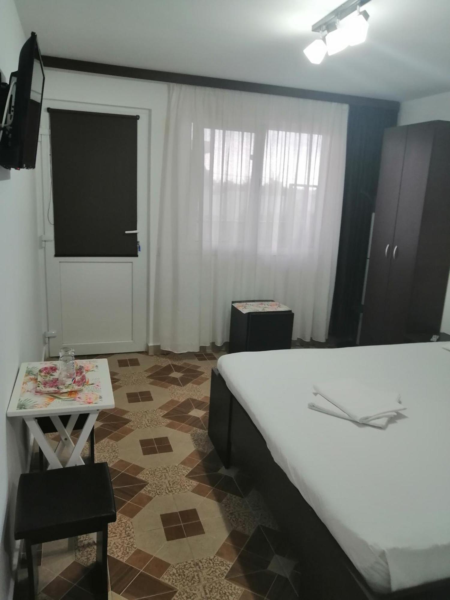 ホテル Casa Alexandru ドウア・マ エクステリア 写真